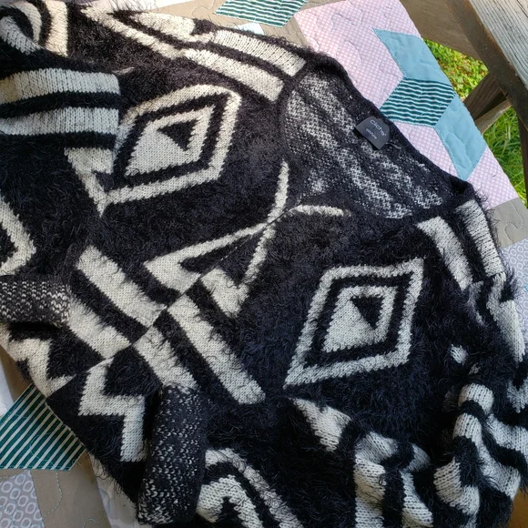 Cardigan Cliche - Picture 2 of 3